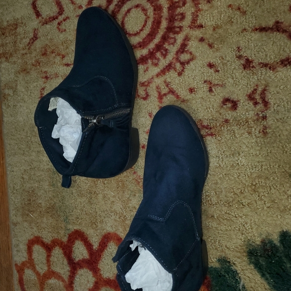 Girls Cat and Jack Suede Boots - Picture 3 of 7